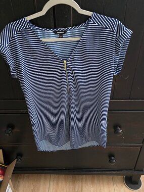 EXPRESS Gramercy Short Sleeve Striped Shirt Blouse Navy White Satin w/ Zip S